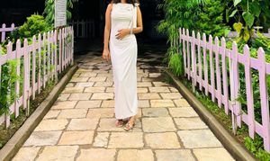 Elegant White Sleeveless Dress