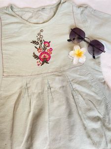 Chic Embroidered Cotton Kurta for Women
