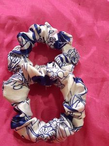 set of 5 Blue &amp; White Floral Scrunchies