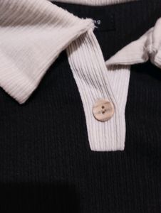 Korean Style Black Collar Crop Top