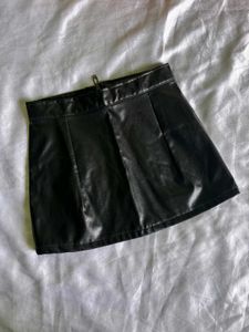 Chic Black Faux Leather Mini Skirt