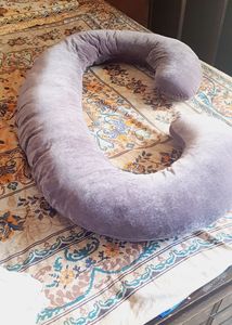 Maternity Pillow C Shaped Washable. Likely New, Us