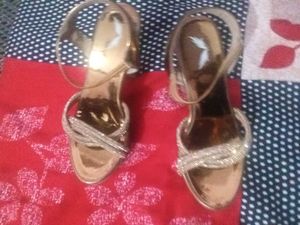 Beautiful Heels 👠 With Low Price New Without Tag