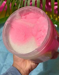 STRAWBERRY AND LYCHEES BODY SCRUB