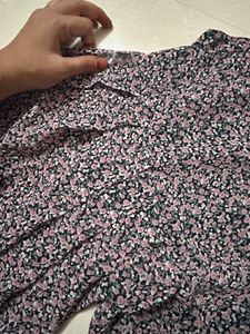 Beautiful Top With Trendy Sleeves