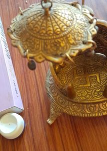 Laddu Gopal Singhasan