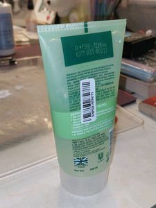 Simple Refreshing Facial Wash
