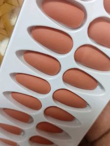 SAVNI Premium Press-On Nails - 24 pc Set