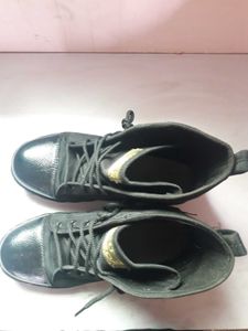 Black Cow Boy Boots For Both Men And Women