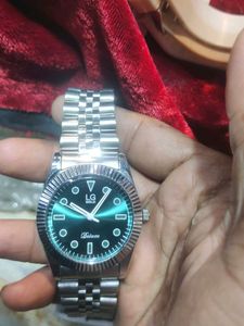 LG Gold Deluxe Watch