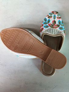 Trendy Rajasthani Mujri