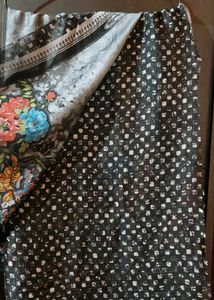 Floral Print Saree with unstitched blouse piece.