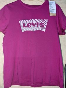 💥New With TAG💥 LEVIS Tshirt