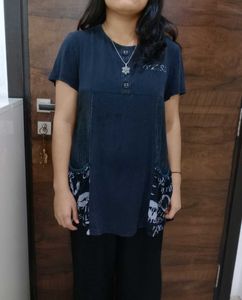 Beautiful Dark Grey/Black Top That Can Fit S,M,L