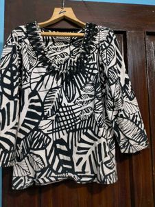 V NECK PRINTED CROP TOP