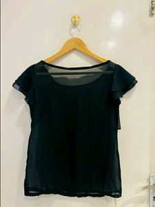 Beautiful Top With Nice Bow Detailing