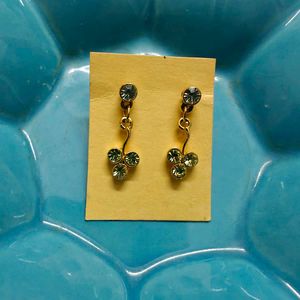 🆕 Dangling Gold Earrings