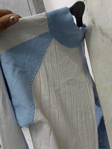 Stylish Blue &amp; White Knit Top