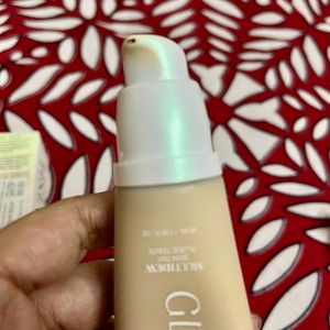 Huda Beauty: Glowish Skin Tint 02