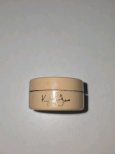 Kylie Jenner Loose Shimmer Powder