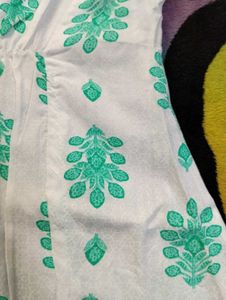 Floral Print Cotton Top🤍🍀