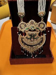 Stunning Kundan Necklace Set
