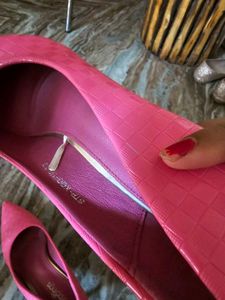 Hot Pink Heels 👠