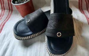 Women's Slide (Black)