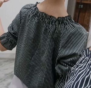 Black and white striped Top🐼