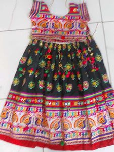 6 Ethnic Fabrics &amp; Embroidered Textiles