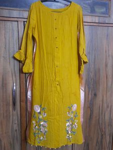 Emboides Kurta With Beads On Sleeves