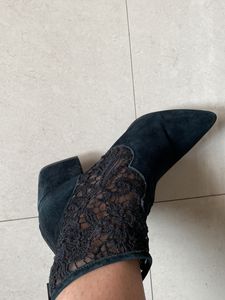 Steve Madden suede shoes