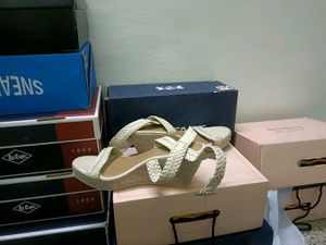 Zudio Wedges with Braided Straps