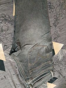 Levi&#39;s Original Cropped Jeans