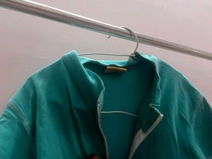 Green Zip-Up Short Sleeve Jacket