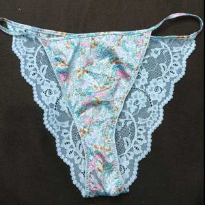 Floral Lace Thong 🖤