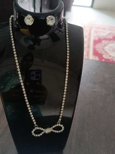 AD Sparkling Necklace &amp; Earring Set