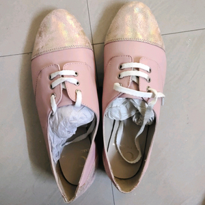 Carlton London item8