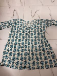 xs Printed Blue & White short Kurta