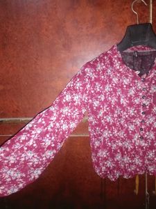 Beutiful Floral Top With Long Sleeves