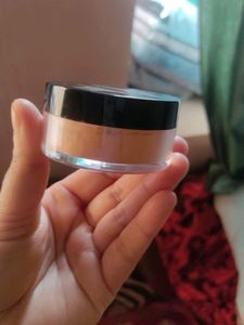 Stay Quircky Loose Powder With Tinted lotion.. Not