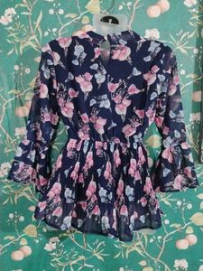 Top. Size 34 /M