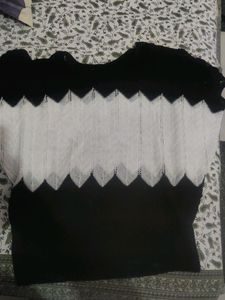 Black N White Knitted Top