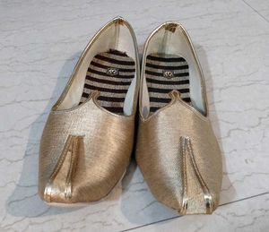 Manyavar Brown Golden Jooti