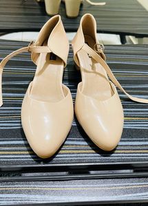 Cream Tan Footwear