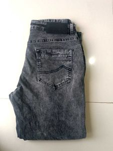 Stonewashed Black Jeans From Pantaloons