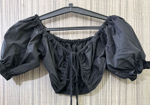 🖤Black Sweetheart Neck Crop Top🖤