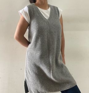 🎀Grey Knit Sleeveless Sweater 🎀