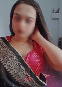 Elegant Black &amp; Gold Saree