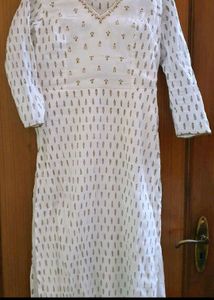Like New Kurti White Colour No Stain Marks Just Gr